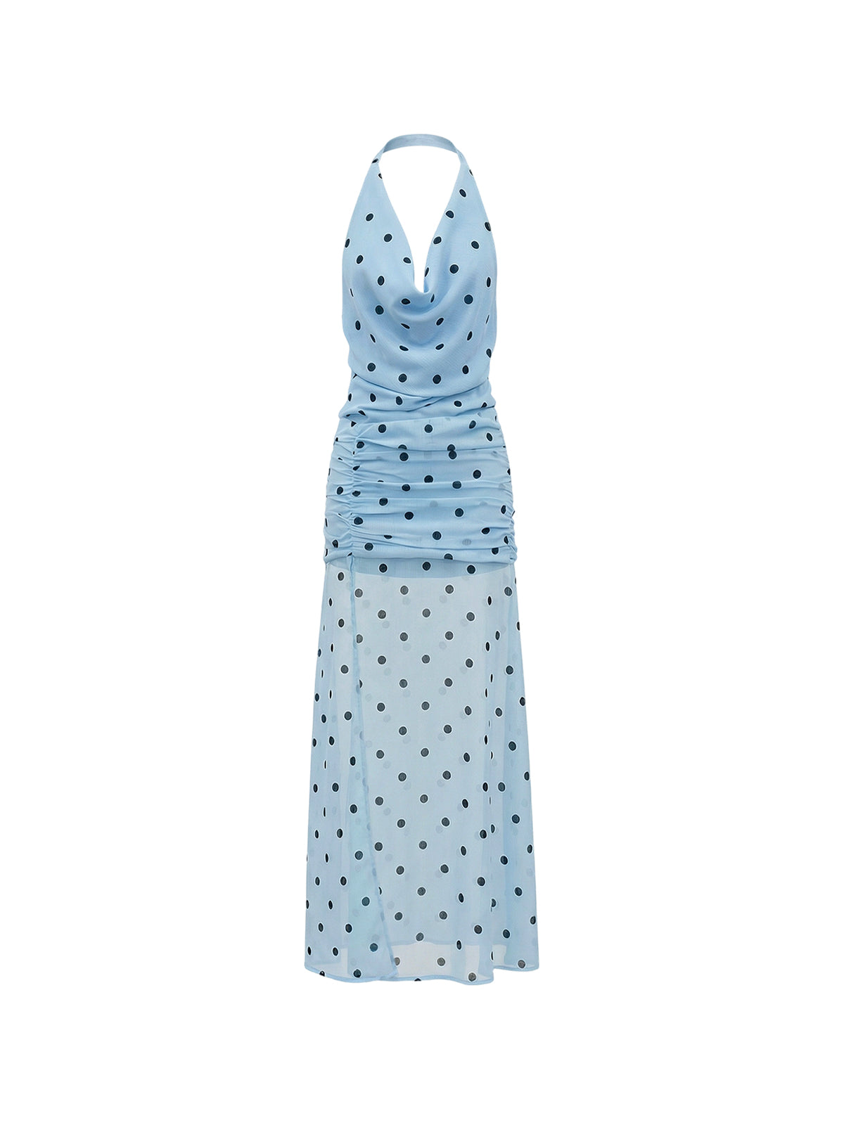 Robe Fern Elyth Édition : robe longue bleu ciel à pois noirs, dotée d'un col licou et d'un décolleté bénitier drapé. La silhouette est ajustée par des fronces latérales sur les hanches et se termine par une jupe fluide légèrement transparente.