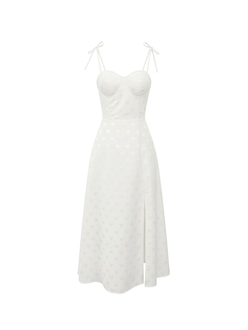 Robe Eve Elyth Édition : robe mi-longue blanche en jacquard de soie à motifs petits cœurs en relief, dotée d'un bustier corset structuré avec bonnets paddés, de fines bretelles à nouer et d'une jupe fluide avec fente latérale.