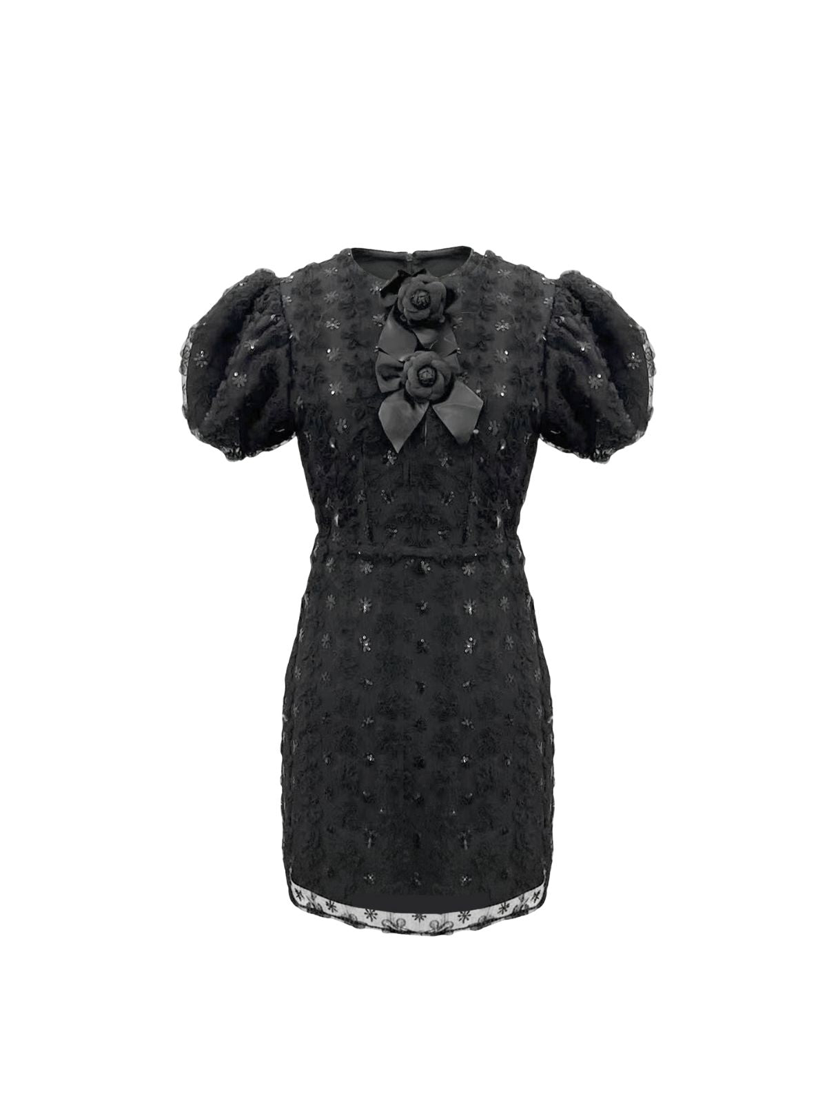 Robe Leila Elyth Édition : mini robe de cocktail noire à col rond et manches courtes bouffantes, confectionnée dans un tissu texturé orné de broderies florales ton sur ton et de sequins discrets, agrémentée de deux nœuds en satin avec roses 3D au décolleté.