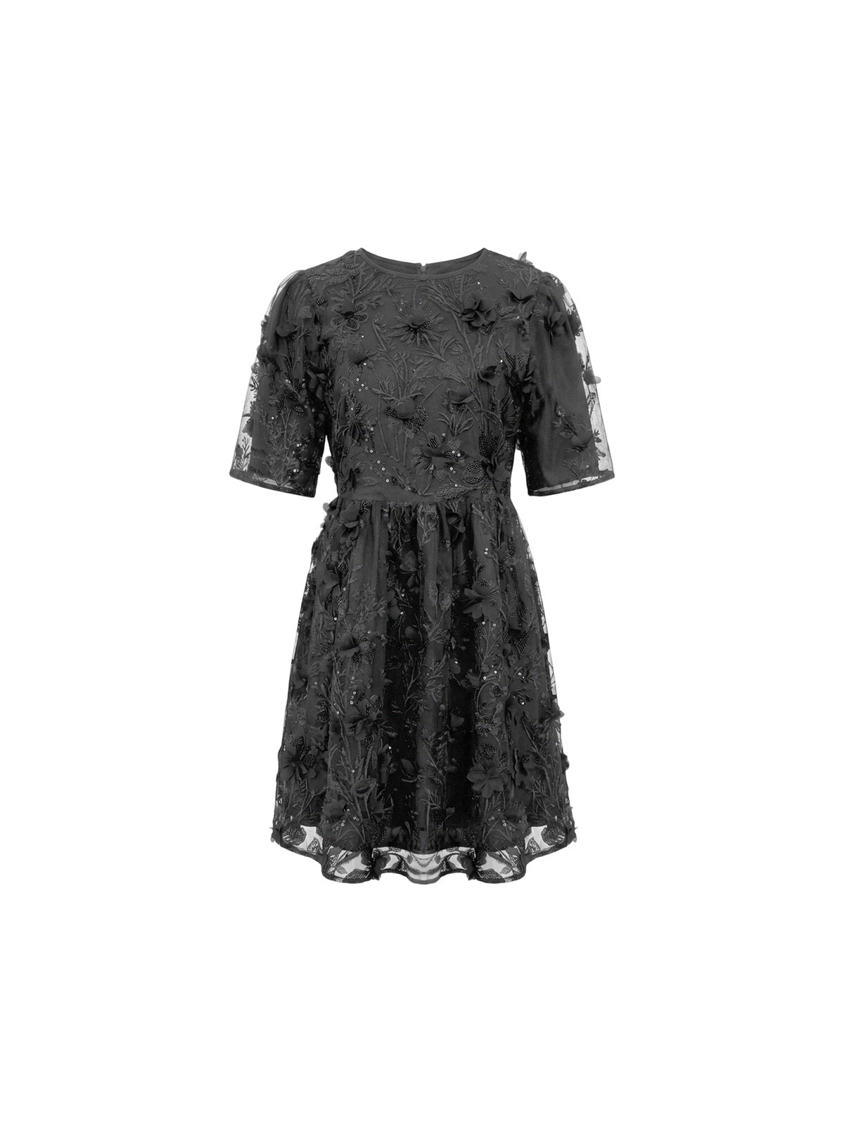 Robe Mirabel Elyth Édition : mini robe de soirée noire en tulle, ornée de broderies florales complexes, de perles scintillantes et de fleurs 3D en relief avec des manches courtes transparentes.