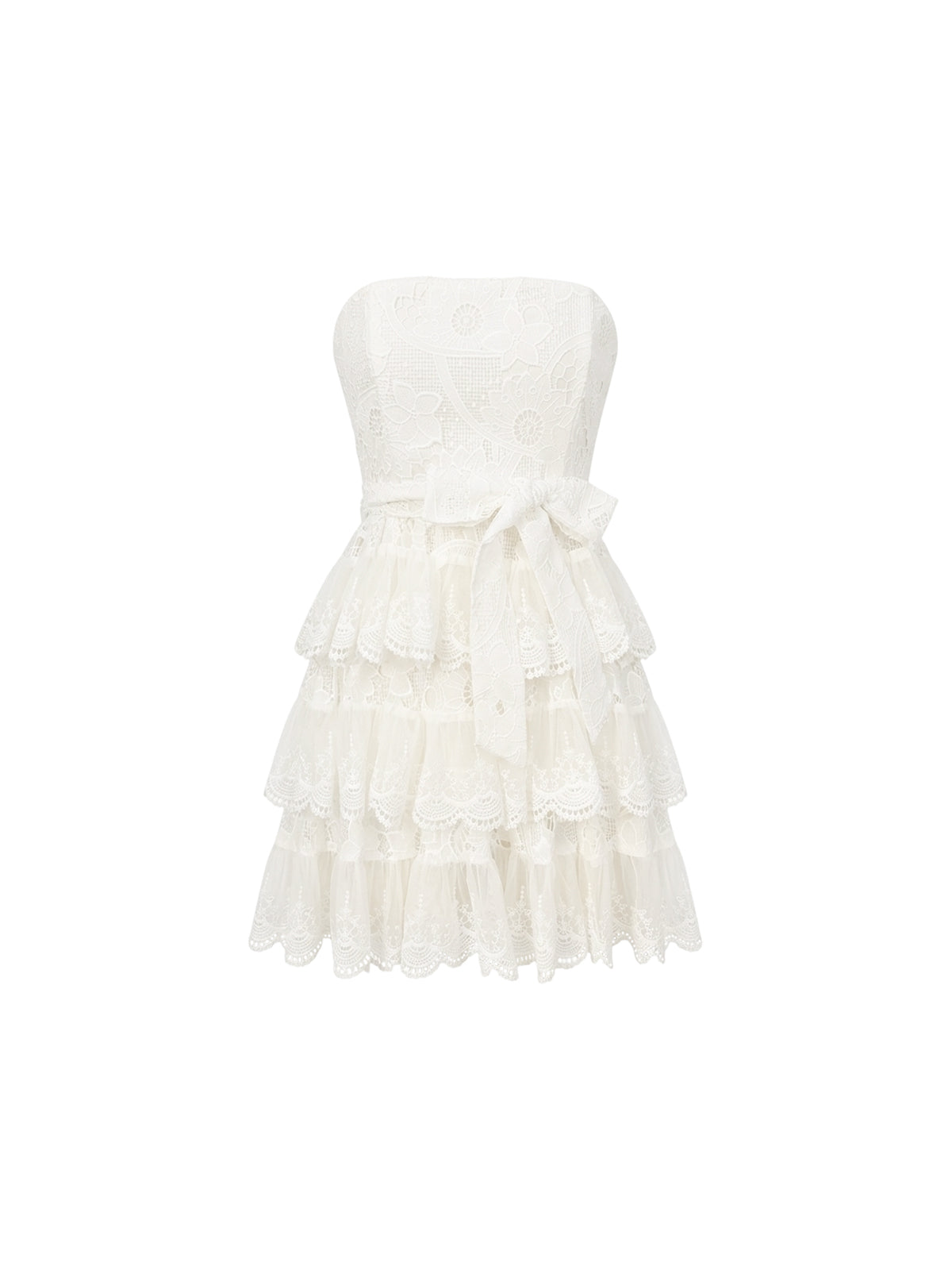 Robe Sorella Elyth Édition : mini-robe bustier en dentelle blanche complexe, dotée d'une jupe à plusieurs niveaux de volants en tulle brodé et d'une ceinture assortie nouée à la taille pour un look romantique, aérien et résolument féminin.