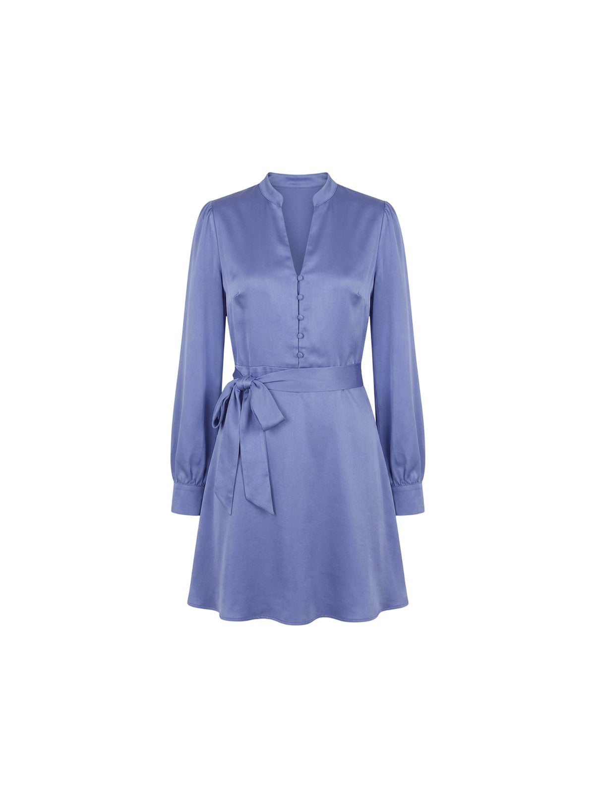 Robe Thalia Elyth Édition : robe courte trapèze violette en satin mat, dotée d'un col officier fendu, d'un boutonnage central délicat, de manches longues bouffantes et d'une ceinture nouée pour souligner la taille.