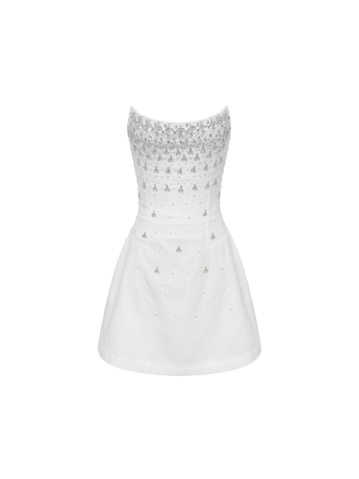 Robe Velora Elyth Édition : mini robe bustier blanche structurée, richement ornée de perles et de cristaux argentés sur le corsage avec un effet dégradé sur la jupe.